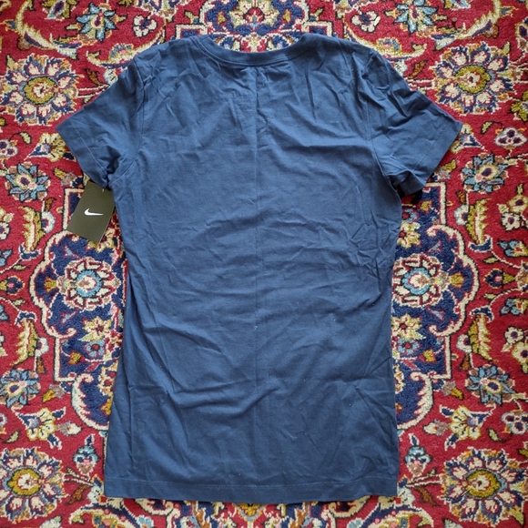 NWT Nike T-shirt - Picture 4 of 4